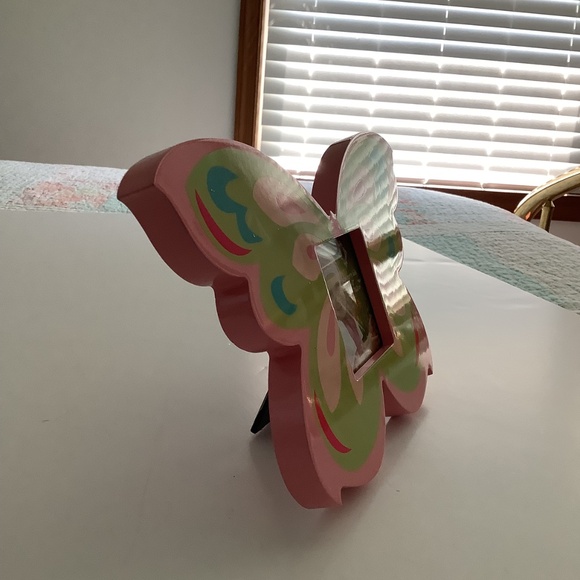 New Set of 2 Girls Child’s Pink Picture Frames Decor Butterfly & Heart Table Top - Picture 7 of 9
